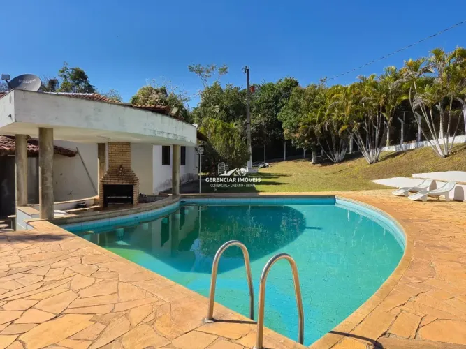 Sítio 3.3 hectares com piscina, bar molhado,curral, pasto e 04 quartos em Pará de Minas-MG