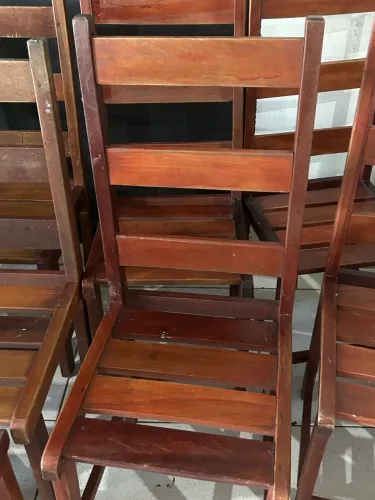 Cadeiras madeira semi novas 