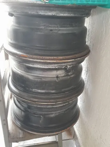Roda de ferro carro