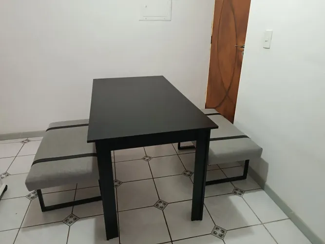 Conjunto mesa + bancos