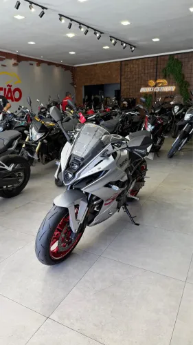 SUZUKI GSX-8R