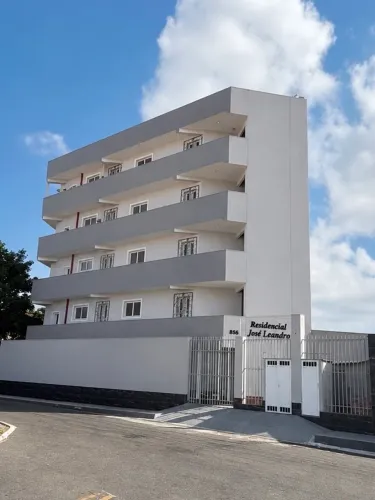 Alugo Apartamento de Dois Quartos no Montese