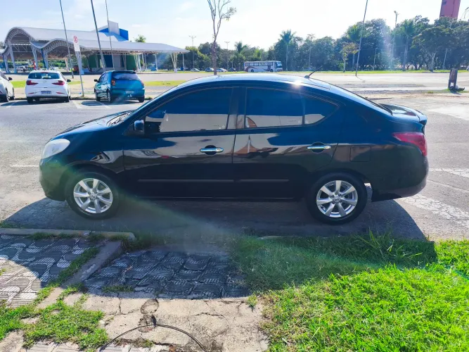 Nissan Versa SL 1.6 16V Flex Fuel 4P Mec. 2014