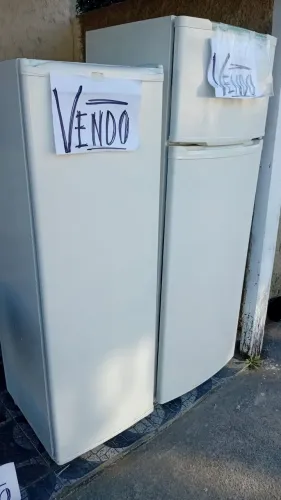 Vendo 2 geladeirais 110v