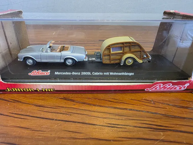 Miniatura Mercedes-Benz 280SL + trailer - Marca Schuco
