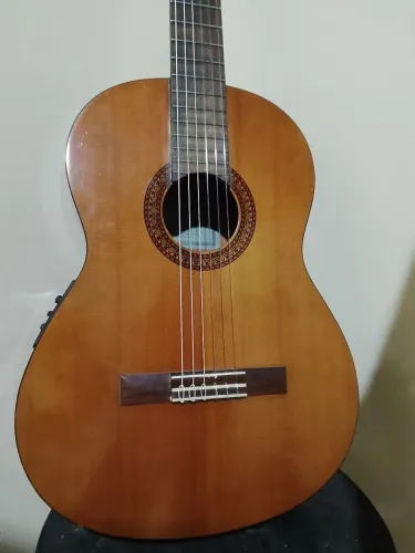 Violão Yamaha super conservado.
