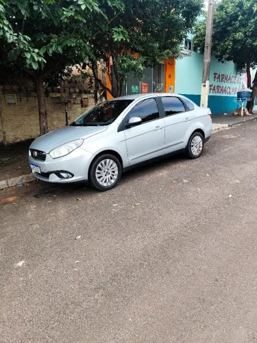 Fiat Grand Siena Essence 1.6 Flex 16V 2013