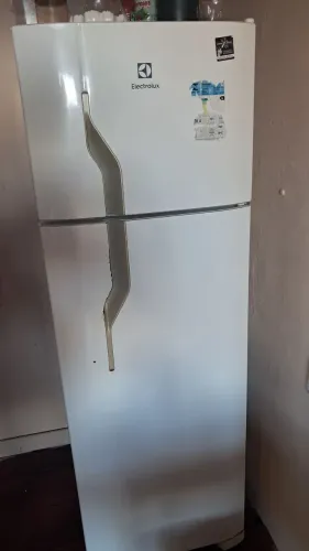 Vendo essa geladeira R$ 350 pra vender logo