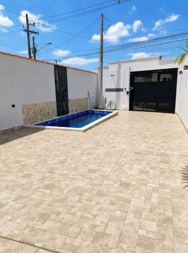 Casa nova pé na areia em Mongaguá!