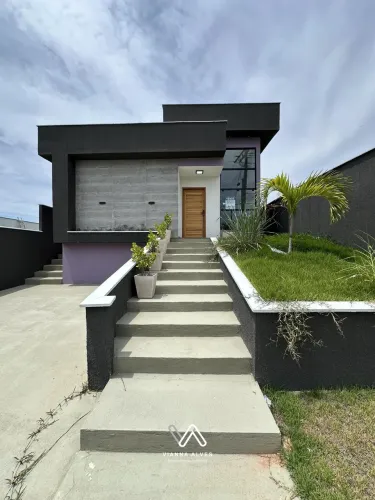 Casa com 3 quartos, 240m² por R$ 585.000 - Cond. Royal Garden (Pindobas) - Maric