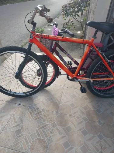 Vendo 2 bicicletas infantil e adulto