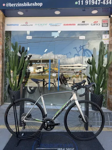 MERIDA SCULTURA CARBONO DISC - M/L (55) - SHIMANO 105 2x11V HIDRÁULICO RODAS SHIMANO RS 