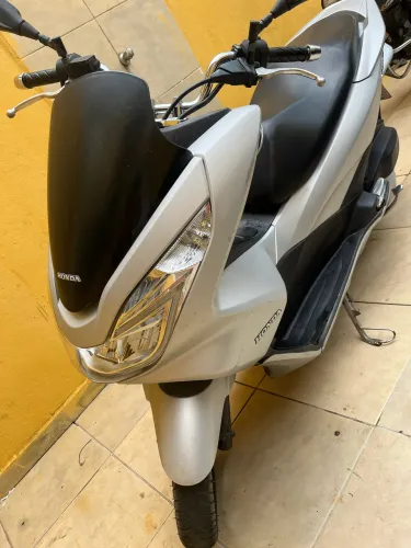 Vendo pcx 2018 quitada 150 prata