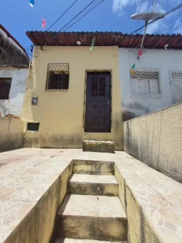 CASA À VENDA NO ALECRIM ! 
