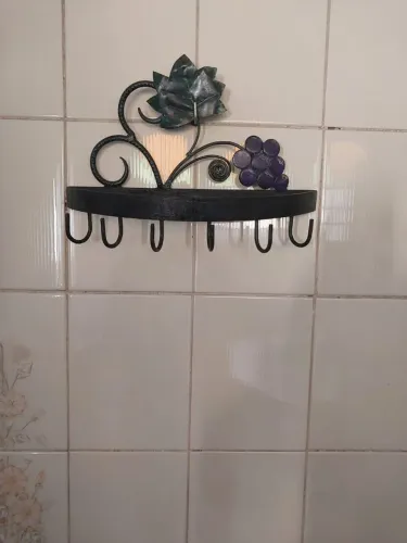 Suporte de xícaras de parede em ferro fundido estilo rústico