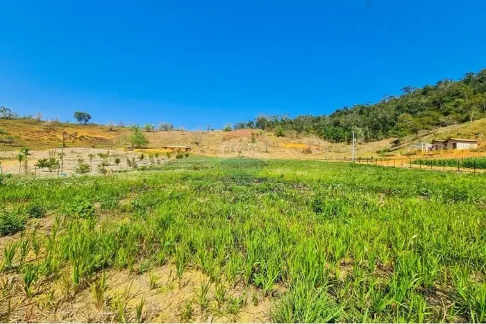 Chácara à venda no Condomínio Fazendinhas do Lago  Viva o privilégio de morar com acesso d