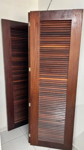 Biombo de madeira