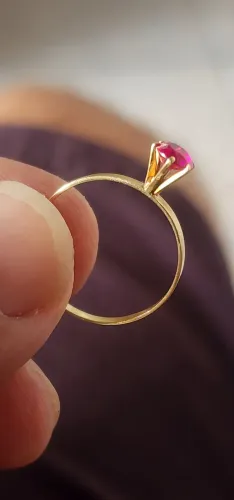 Anel solitário de Ouro 18k com uma pedra de Rubi 
