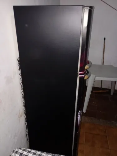 Vende- se geladeira usada 400 reais está sem gas