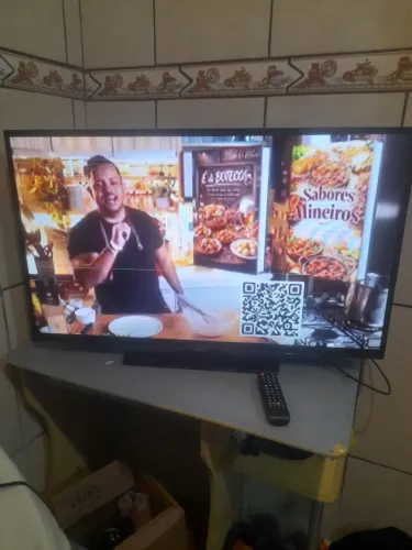 TV samsung smart 40" Funcionando  com pequenas  listra na tela