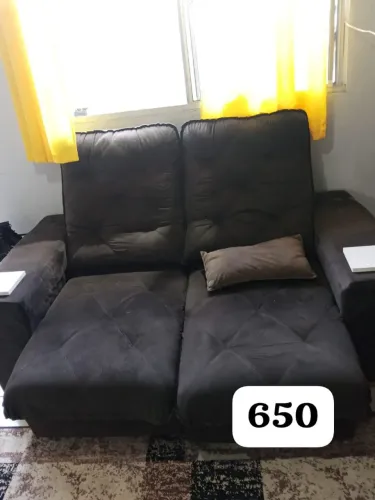 Vendo sofá semi novo não entrego 600 reais *