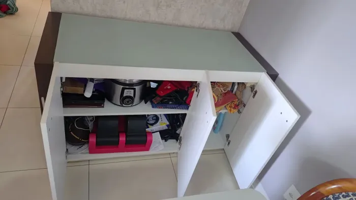 Armário ou rack com tampo de vidro