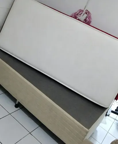 Colchão massageador com cama base box!