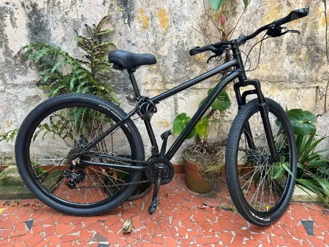 bicicleta aro 29 preta de alumínio semi-nova