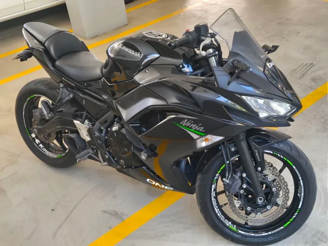 Kawasaki ninja 650 cilindradas impecável