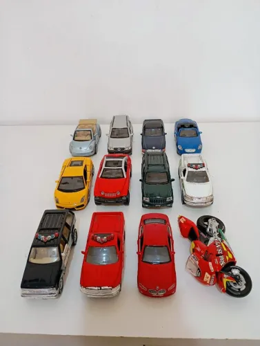Carrinhos Maisto Diversos( Leia a descrição)