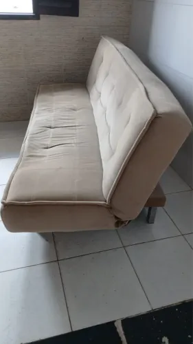 Sofá cama. Em bom estado.