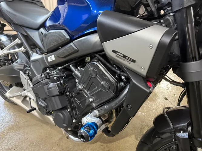 Vendo CB650 2026 com apenas 1.400 km