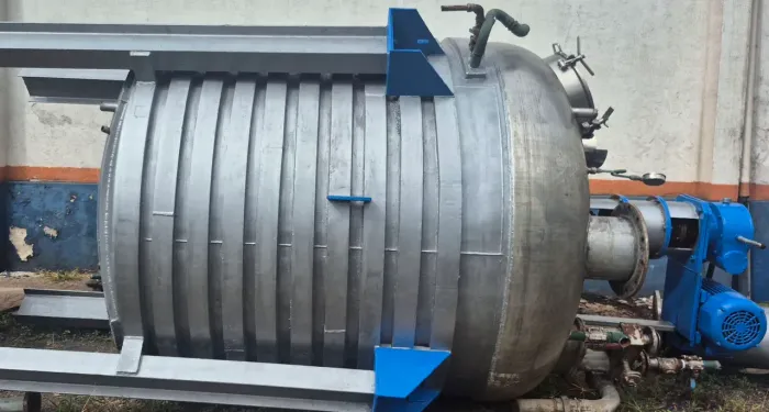 Reator e destilador de inox capacidade 8 toneladas.ideal para biodiesel e resinas.