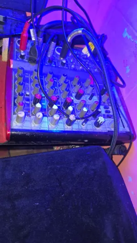Mesa de som beringela de 8 canais