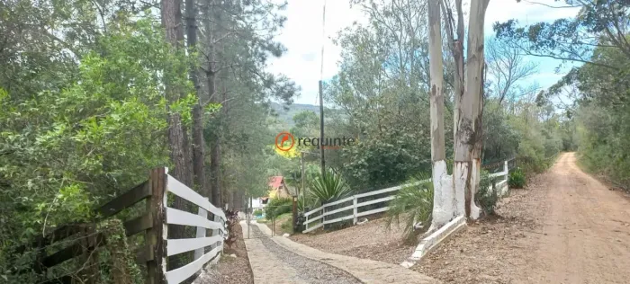 Requinte Oferece Sitio na Cascata