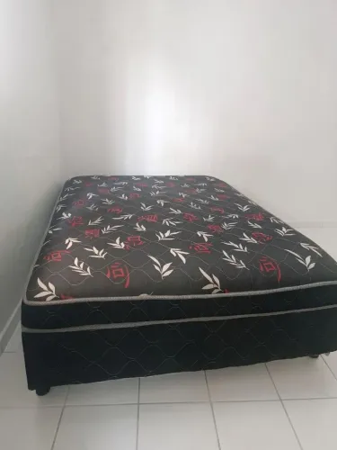 Cama casal seminova