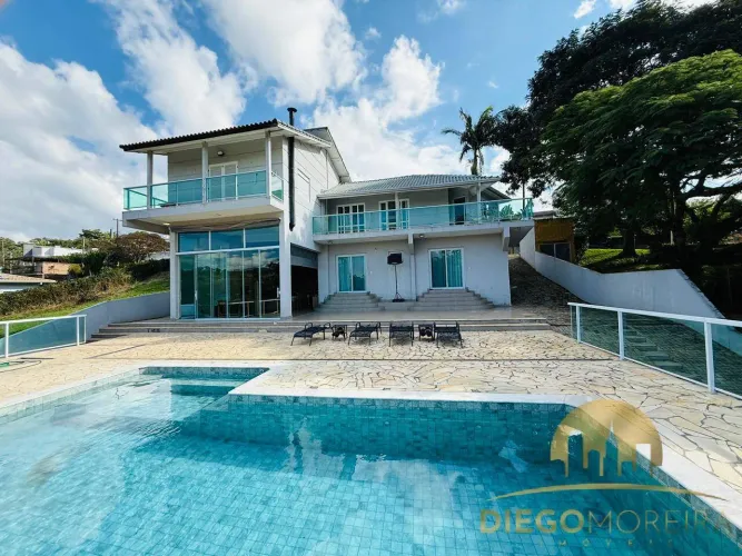 CASA DE ALTO PADRÃO À VENDA EM PIRACAIA CONDOMÍNIO FECHADO