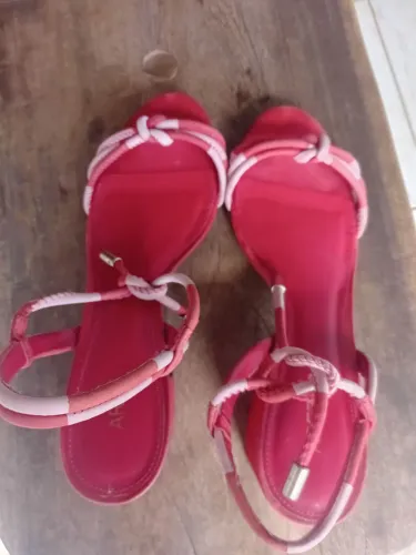 Sandália semi-nova Arezzo Rosa!