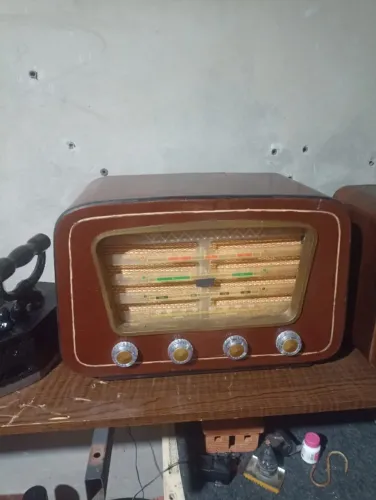 Rádio Valvulado Antigo