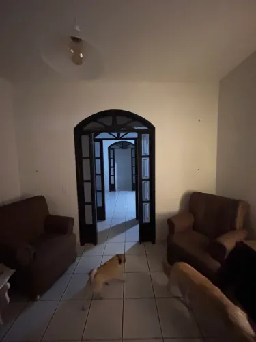 2 Portais de Madeira Trabalhados com Vidros e Arco Decorativo - Sem Portas
