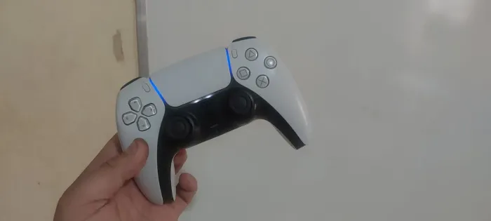 Controle de ps5 puxando lado esquedo o resto esta ok