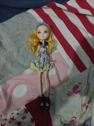 Ever after high blondie looks