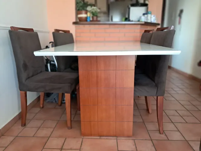 Mesa de Jantar Moderna +  5 Cadeiras (Vidro Temperado) - Excelente Estado