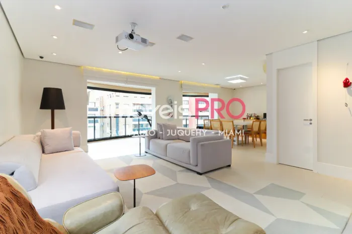 Apartamento para venda com 160m² em Moema - São Paulo.