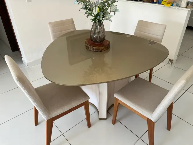 Mesa 4 cadeiras