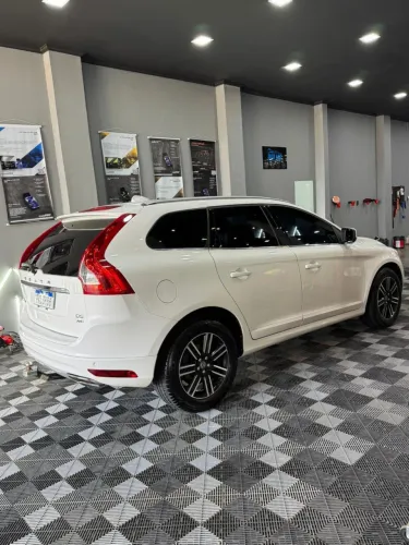 Volvo XC 60 D-5 Kinetic 2.4 AWD Diesel 5P 2017