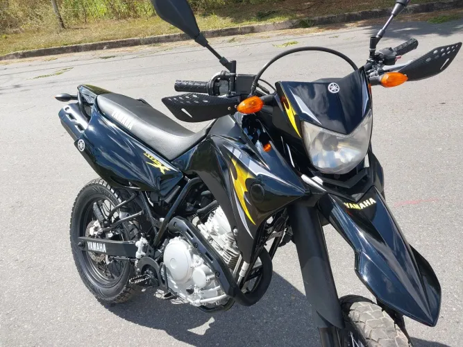 Linda Xtz 250x moto impecável