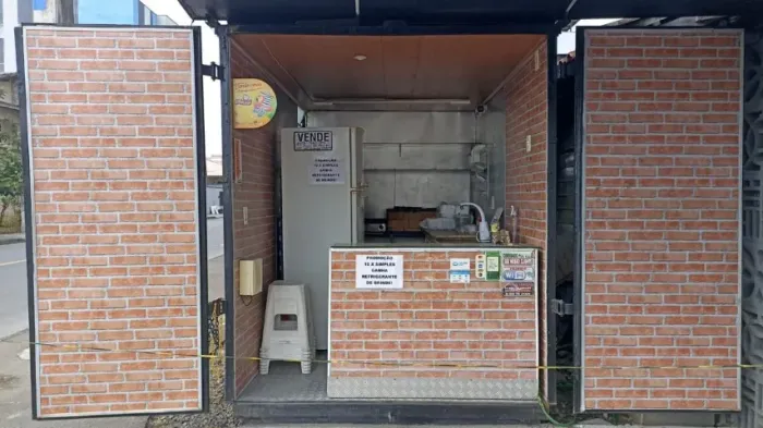 Baú equipado para lanches! Ótima oportunidade, medida 4x2 ,com 2 chapas,frideira,toldo,etc