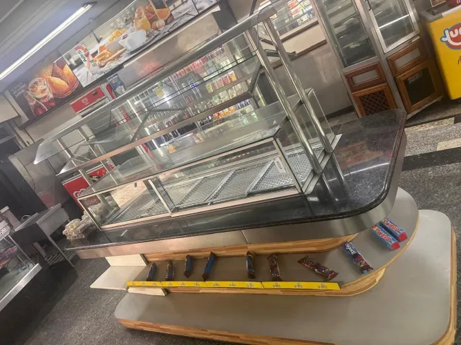 ENCERRAMOS A OPERAÇÃO! VENDE-SE EQUIPAMENTOS E VITRINES DE PADARIA . A partir de 499,00