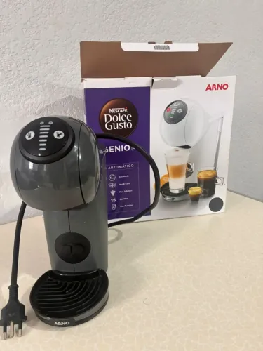 Cafeteira Dolce Gusto Genio s automática semi nova